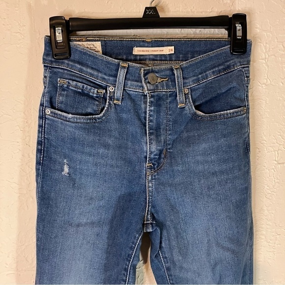 LEVI’S 724 High Rise Straight Crop Jeans in New York Brawl Medium Wash - Picture 5 of 10